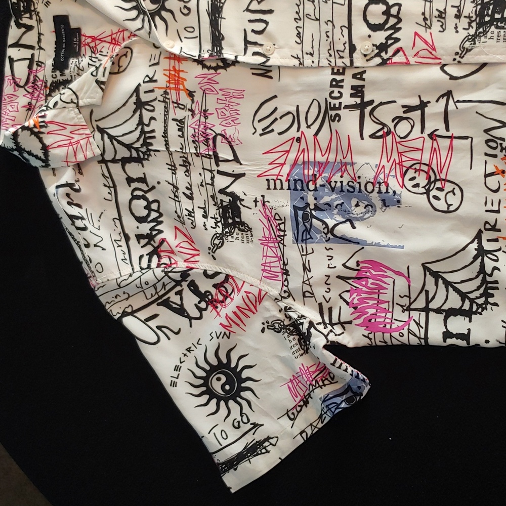 Cotton On Graphic Print Men's Button Dress Shirt in Cream Multi size Large - Picture 4 of 7